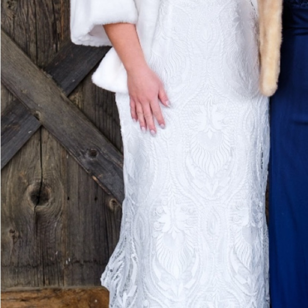 Adrianna Papell White Faux Fur Cape - worn for 5 min - Picture 3 of 5